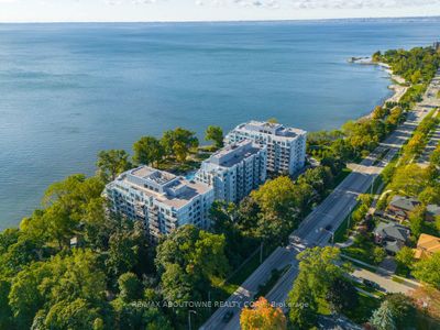 603 - 3500 Lakeshore Rd W, Condo with 2 bedrooms, 3 bathrooms and 2 parking in Oakville ON | Image 2