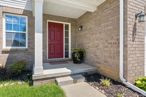 21422 Navarra Dr, South Lyon, MI, 48178-7121 | Card Image