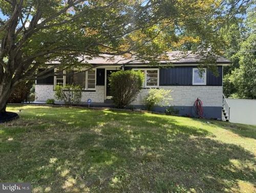 864 Chestnut St, Douglassville, PA, 19518-9003 | Card Image