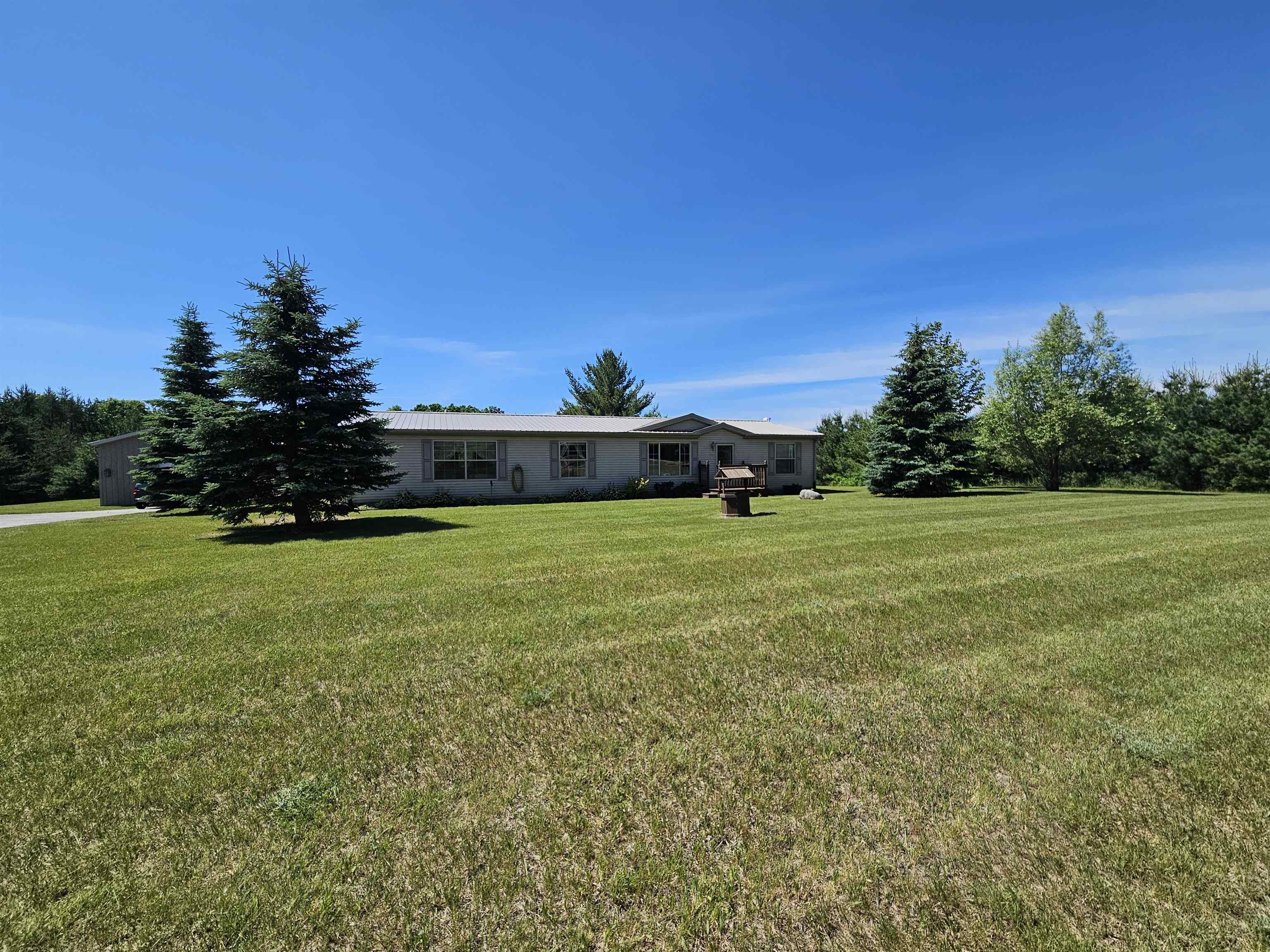 Arnold Lake Rd, Harrison, MI 48625
