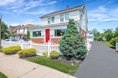 557 Newbridge Rd, East Meadow, NY, 11554-5217 | Card Image