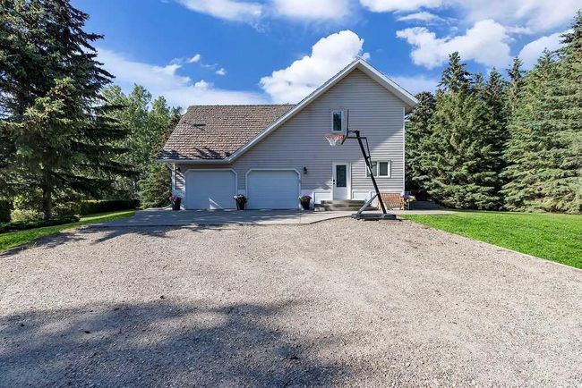 28511 Township Road 332, Home with 5 bedrooms, 3 bathrooms and 20 parking in Rural Mountain View County AB | Image 3
