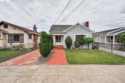 8115 Iris St, Oakland, CA, 94605 | Card Image