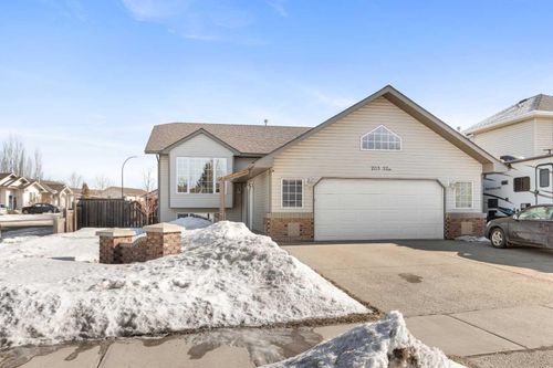 2113 52 Ave, Lloydminster, AB, T9V3H2 | Card Image
