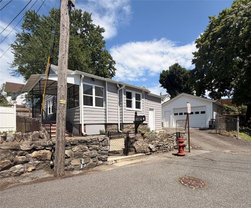 94 Center St, Highland Fls, NY, 10928-1901 | Card Image