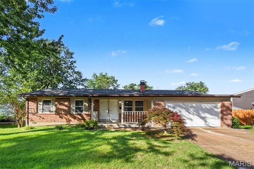 960 Park Ln, Florissant, MO, 63031-1913 | Card Image