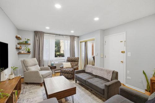 1e-1626 Greenleaf Ave, Chicago, IL, 60626-2760 | Card Image