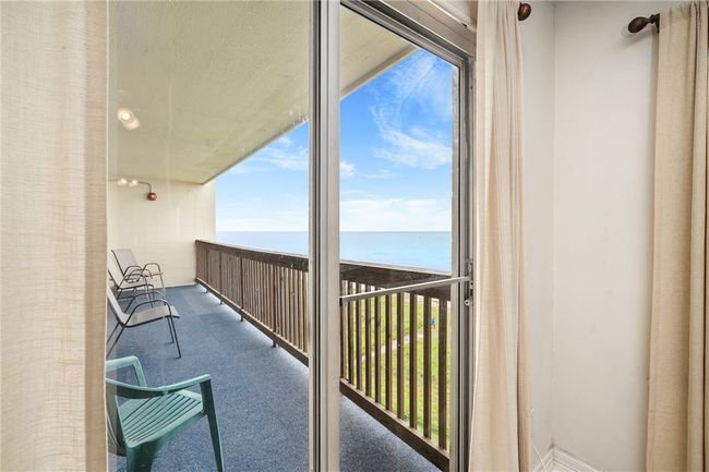 Great long balcony | Image 18