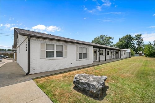 1306 Se C St, Bentonville, AR, 72712-6332 | Card Image