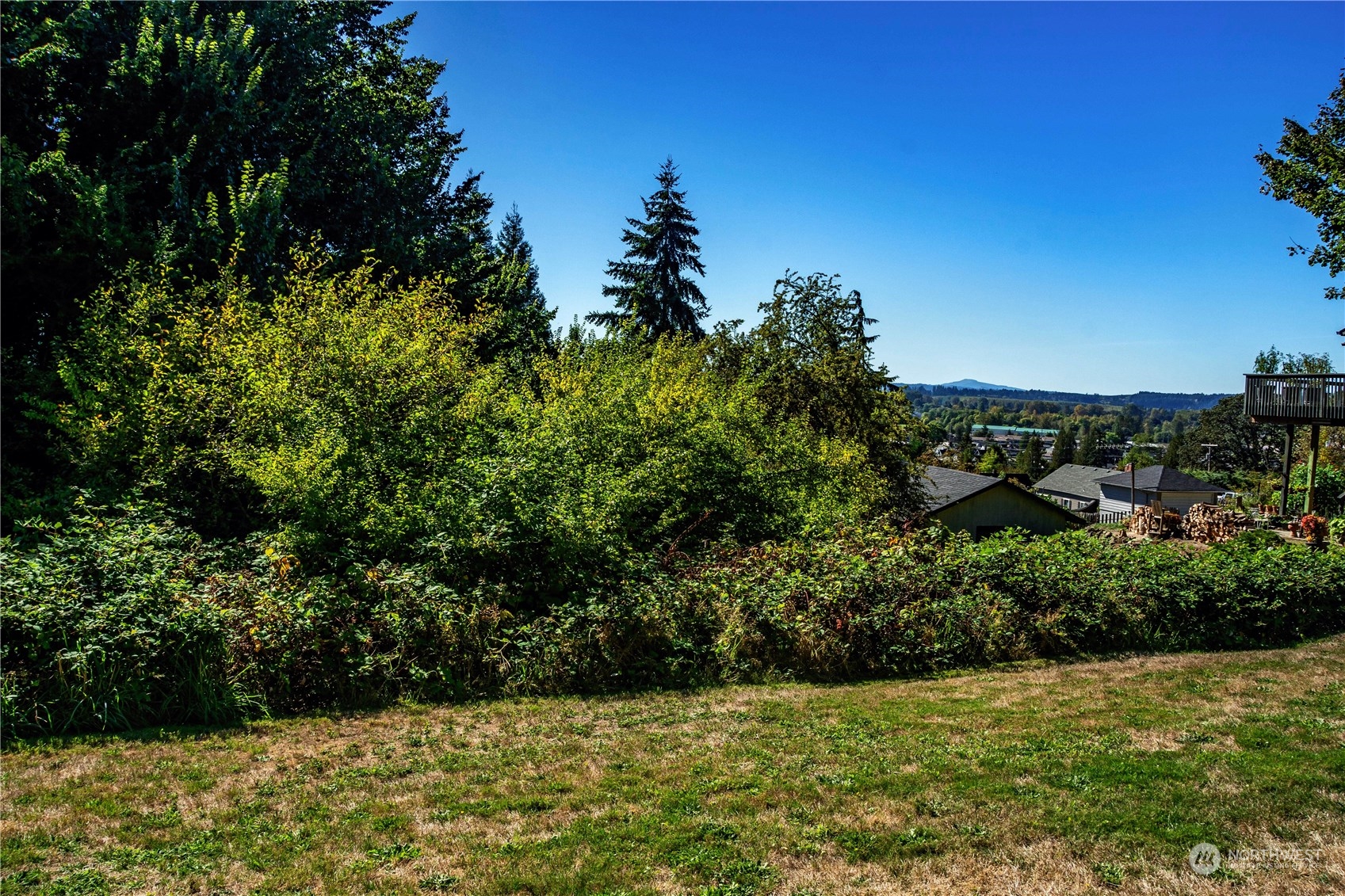Land in Chehalis