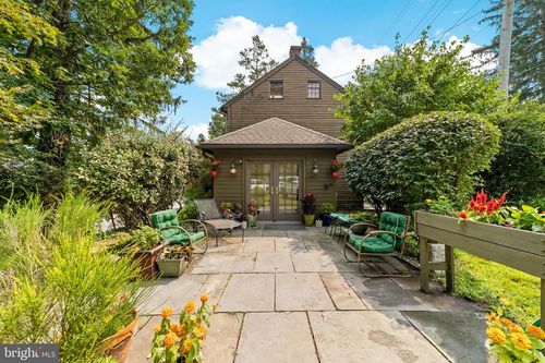 327 E Street Rd, KENNETT SQUARE, PA, 19348-1841 | Card Image