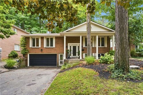 24 Primrose Path, Kitchener, ON, N2E2R2 | Card Image