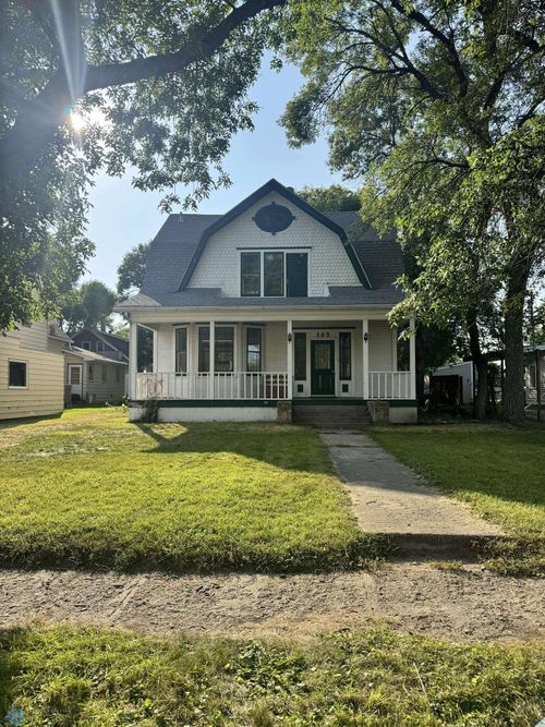 105 Lincoln Ave N, Finley, ND, 58230-3036 | Card Image