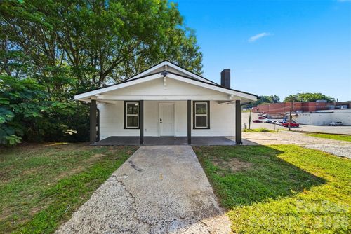718 11th Street Pl Nw, Hickory, NC, 28601-3441 | Card Image