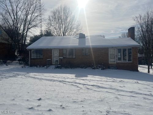 708 W Maple St, North Canton, OH, 44720-2726 | Card Image