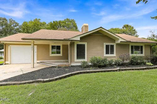 102 Oaklake Ct, Fuquay Varina, NC, 27526-9347 | Card Image