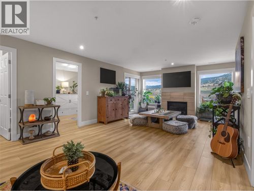 301-3362 Skaha Lake Rd, Penticton, BC, V2A0J4 | Card Image