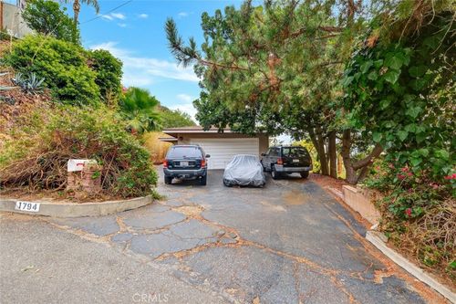 1794 Thurber Pl, Burbank, CA, 91501-1638 | Card Image