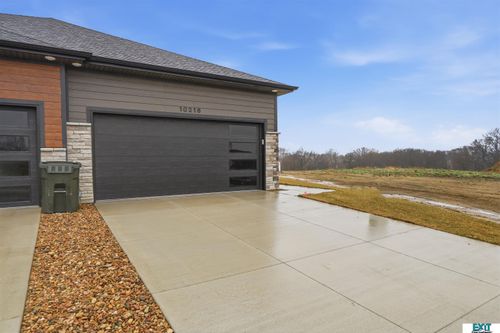 10216 Hascall Cir, Lincoln, NE, 68520-1543 | Card Image