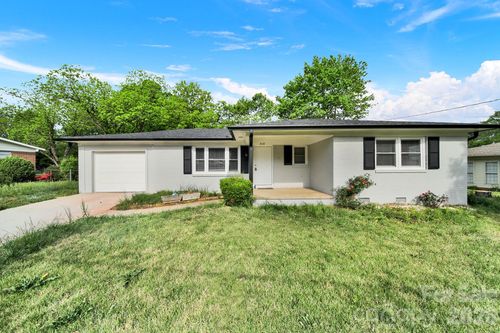 512 Villa St, Kannapolis, NC, 28083-7525 | Card Image