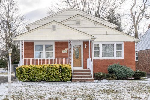 713 1st St, Dunellen, NJ, 08812-1036 | Card Image