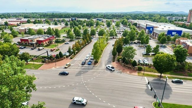 Quick Access to nearby shopping and dining areas, including The Avenue Murfreesboro with a variety of specialty shops, big-box retailers, and restaurants. | Image 34