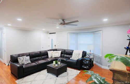 407 Tree Rd, South Setauket, NY, 11720-1027 | Card Image