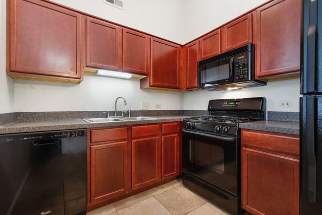 APT-203 - 1529 Raymond Dr, Condo with 2 bedrooms, 1 bathrooms and 1 parking in Naperville IL | Image 8