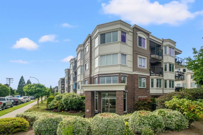 PH6 - 15389 Roper Avenue, Condo with 2 bedrooms, 2 bathrooms and 1 parking in White Rock BC | Image 1