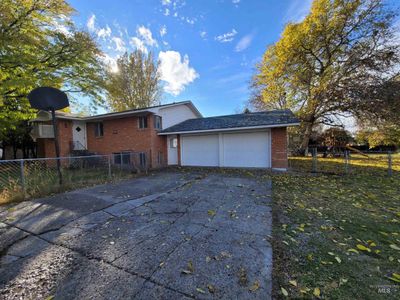 939 N Eisenhower St, House other with 5 bedrooms, 2 bathrooms and 2 parking in Jerome ID | Image 3