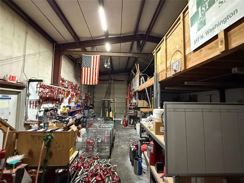 517 N Washington St, Enid, OK, 73701-3133 | Card Image