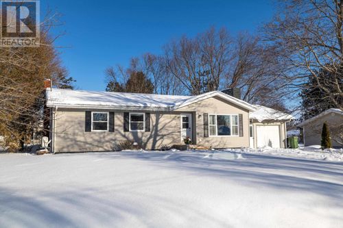 9 Eliot Dr, Cornwall, PE, C0A1H0 | Card Image