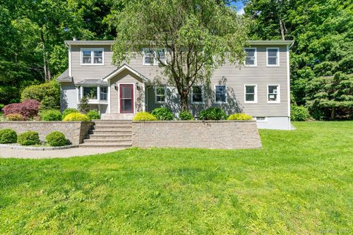 472 Union Valley Rd, Mahopac, NY, 10541-3943 | Card Image