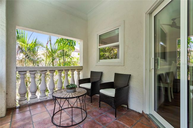 Covered lanai off the main living area | Image 15