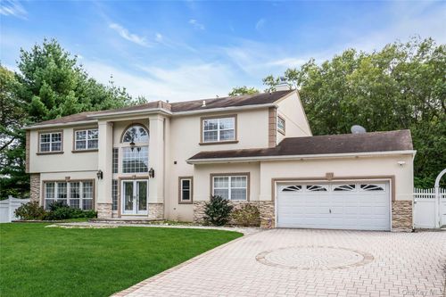 2 Wisteria Ln, Lake Grove, NY, 11755-1843 | Card Image