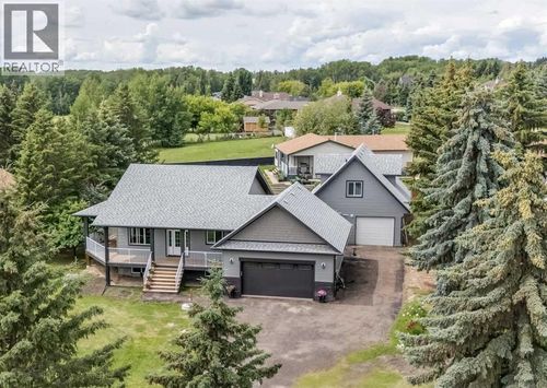 22 Sunnyside Rd, Bentley, AB, T0C0J0 | Card Image