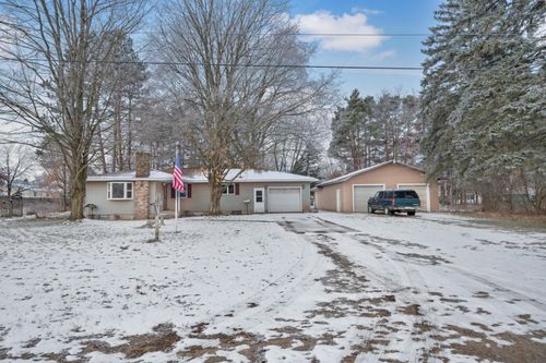 1007 N Main St, Evart, MI, 49631-9405 | Card Image