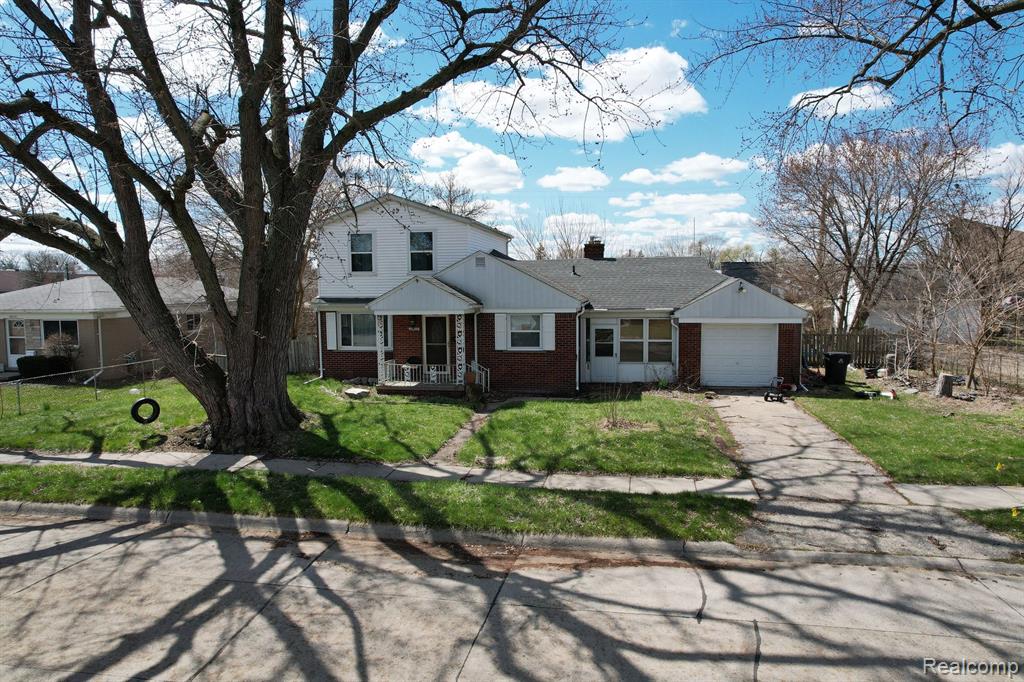 Victor St, Roseville, MI 48066