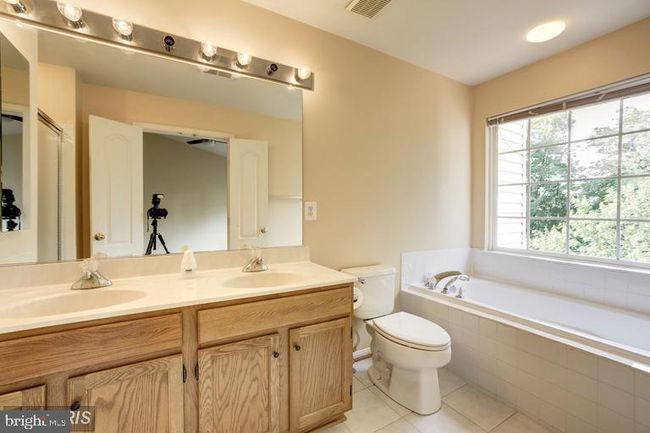 12920 Wood Crescent Cir, Townhouse with 3 bedrooms, 4 bathrooms and null parking in HERNDON VA | Image 11
