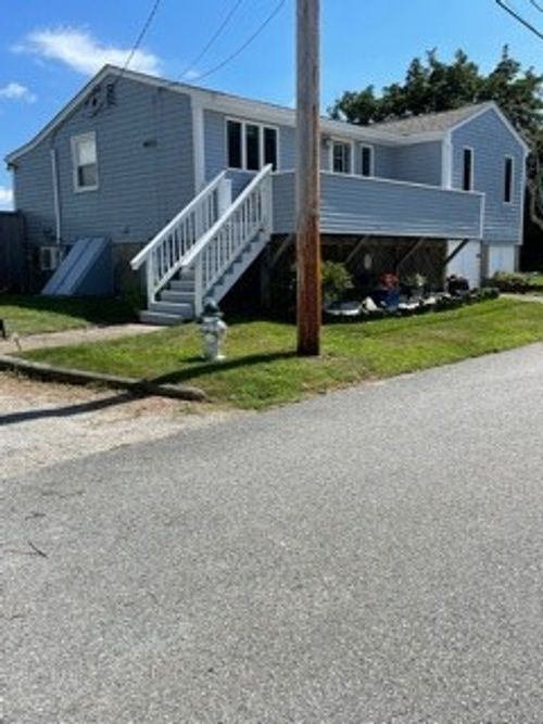 1321 Anthony Rd, Portsmouth, RI, 02871-6016 | Card Image