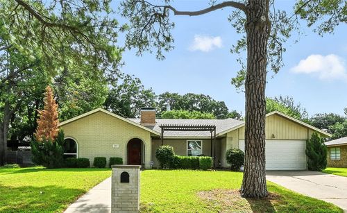 2305 Tanglewood Dr, Grapevine, TX, 76051-6045 | Card Image
