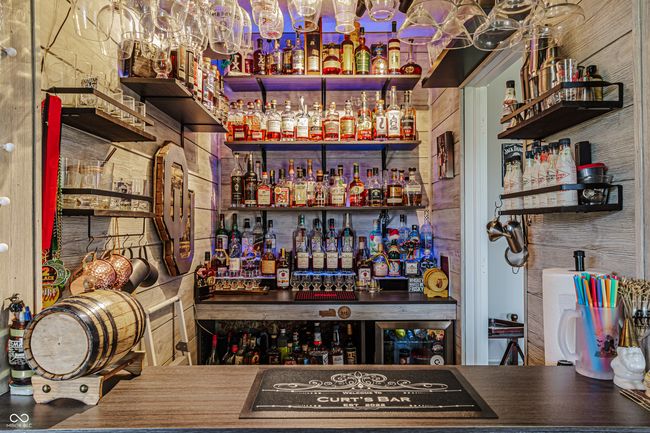 dry bar but can easily add a wet bar | Image 37