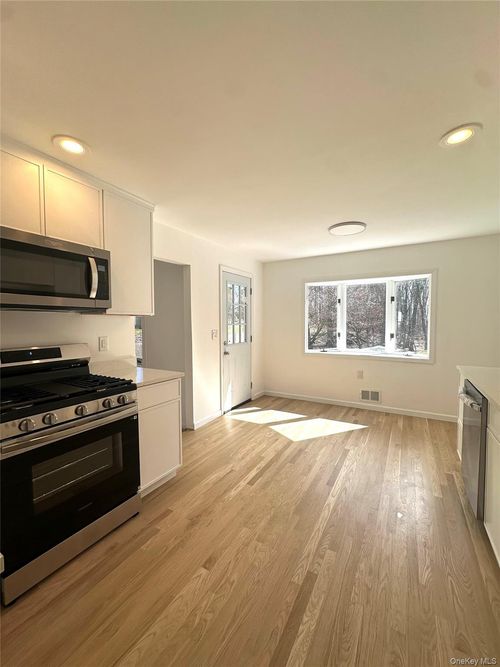 3 Glenwood Dr, Blauvelt, NY, 10913-1613 | Card Image