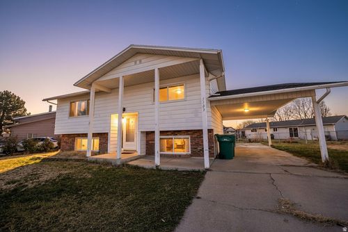 1183 N 200 E, Layton, UT, 84041-2424 | Card Image