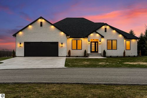 4199 Wolverine Dr, Williamsburg, MI, 49690-9281 | Card Image