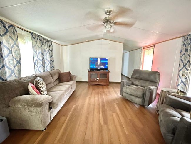 Great size living room | Image 8