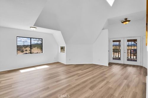 951 N Kuna Ave, Landers, CA, 92285-9424 | Card Image