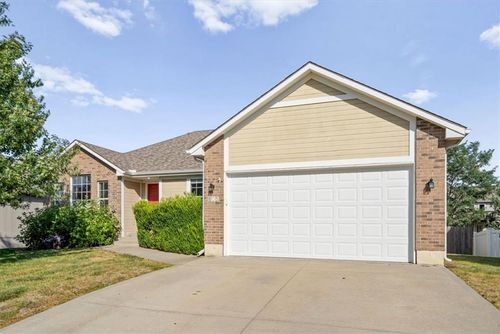 805 Sw Bobcat St, Oak Grove, MO, 64075-7323 | Card Image