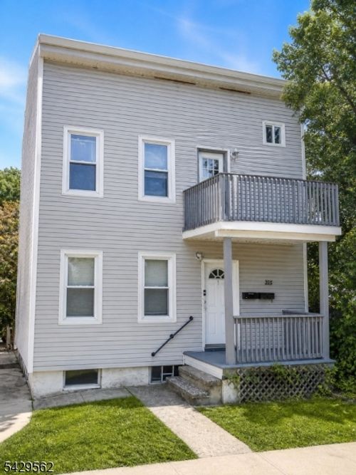 1-215 Valley Rd, Clifton, NJ, 07013-1146 | Card Image