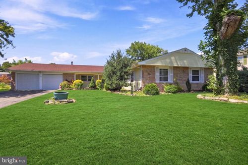 16 Terrell Ln, Willingboro, NJ, 08046-3605 | Card Image